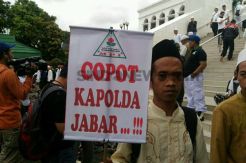 FPI Desak Kapolri Copot...
