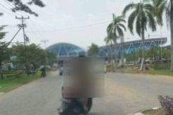 Kondisi Terkini Perempuan Naik Motor Tanpa Busana