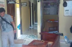 Selain Rusak Polsek, Suku Anak Dalam Juga Sandera Satu Polisi