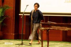 Sri Mulyani Meneteskan Air Mata Kenang Mendiang Marie Muhammad