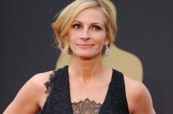 Julia Roberts Isi Suara...