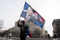 Donald Trump Jadi Perbincangan...