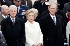 Hillary Clinton Hadiri...
