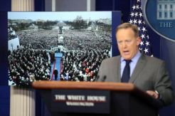 Foto Penonton Inaugurasi Trump Sedikit, Gedung Putih Murka ke Media