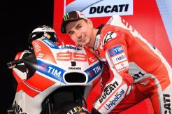 Lorenzo Tepis Anggapan Ingin Saingi Prestasi Rossi di Ducati