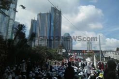Dipenuhi Massa FPI, Lalu Lintas di Depan Polda Metro Dialihkan