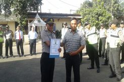 Duel Dengan Pencuri, Satpam Bank Plat Merah Dapat Penghargaan dari Polisi