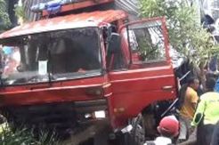 Truk Tabrak Motor dan Gerobak, Satu Tewas