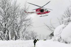 Helikopter Penyelamat  Membawa 7 Orang Jatuh di Italia
