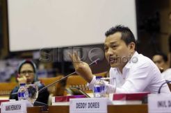 Respons Taufik Ismail,...