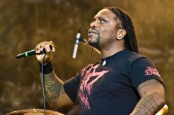 Frontman Sepultura Cuek dengan Kritikan Fans Berat Max Cavelera