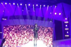 Sharon Ditantang Nyanyikan...