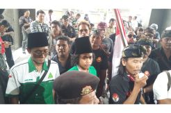 Elemen Masyarakat di Bali Paksa Masuk Polda untuk Bertemu Munarman