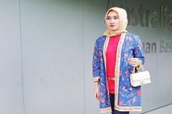Dian Pelangi Pamerkan...