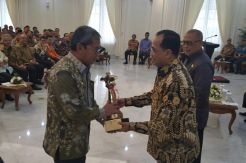 Makassar Raih Penghargaan...