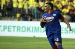 Meski Sudah Uzur, Arema Ingin El Loco Tambah Masa Tugas