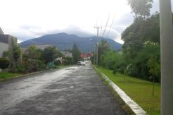 Tinggal di Pegunungan,...