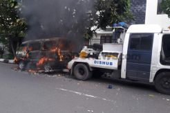 Bakar Mobilnya, Mamat Marah dengan Arogansi Petugas Dishub