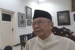 Gus Sholah: Warga NU Pikir Ulang Jika Ingin Pilih Ahok