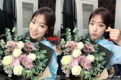 Ciee..Park Shin Hye dan Lee Jong Suk Pamer Dapat Bunga