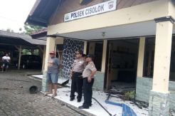 Tak Terima Rekannya Ditangkap, Massa Rusak Mapolsek Cisolok Sukabumi