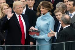 Dua Minggu Menjabat, 40% Pemilih AS Ingin Trump Dimakzulkan