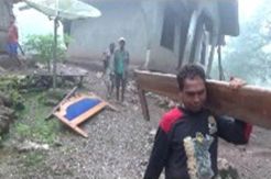 Khawatir Longsor Susulan, Warga di Desa Fulur Mengungsi