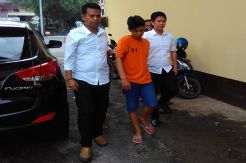 Ingin Bersenang-senang, Tukang Parkir Nyambi Jual Pistol