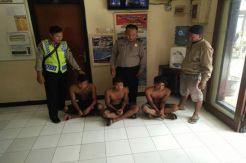 Tiga Pemuda Ini Tertangkap Mencuri Ponsel Istri Temannya