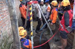 Dua Penggali Pasir Tewas Tertimbun, Material Septic Tank Hambat Evakuasi