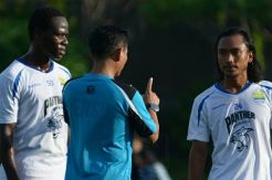 Djanur Nilai Erick Weeks Belum Nyetel