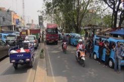 Tarif Retribusi Naik, Sopir di Garut Angkot Mengeluh