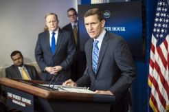 Washington Post: Penasihat Trump Bahas Sanksi dengan Utusan Rusia