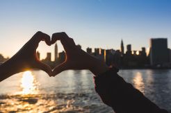3 Negara Ini Punya Tradisi Unik untuk Merayakan Hari Valentine