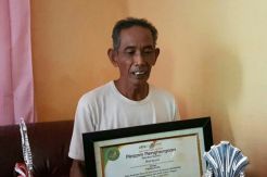 Membanggakan, Anak Penarik Becak Raih Nilai Sempurna di ITB