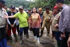 Menko PMK Tinjau Langsung Korban Banjir dan Longsor Kota Bitung