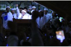 Ini yang Disampaikan Habib Rizieq saat Temui Massa di Pusdai