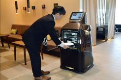 Unik! Bandara Ini Jadikan Robot sebagai Pelayan