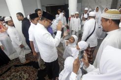Sebelum Mencoblos, Anies Baswedan Bertemu Anak Yatim