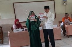 Sebelum Nyoblos, Embay Sarapan Lontong Sayur Buatan Istri