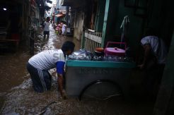 Banjir Kampung Pulo, Pemkot Siapkan Lokasi Pengungsian