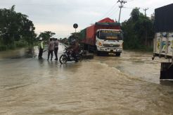 Pantura Cirebon Terendam, Polisi Terapkan Contra Flow
