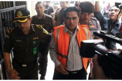 Hadiri Sidang Dimas Kanjeng, Ratusan Pengikutnya Menangis