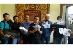 Edarkan Upal, Guru Honorer Wanita Dibekuk Polisi
