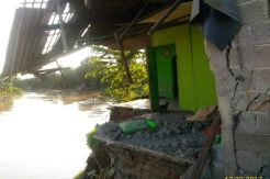 Rumah Tergerus Air Kali Citarum, 2 KK di Bekasi Diungsikan