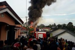 Rumah Diduga Dijadikan Gudang Minyak Mentah Terbakar