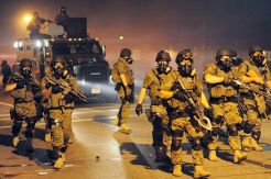 Gedung Putih Bantah Trump Bakal Gunakan Tentara Tangkap Imigran