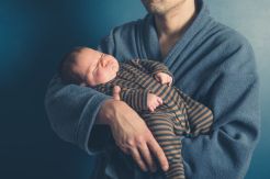 Tak Hanya Ibu, Ayah Juga Bisa Alami Baby Blues