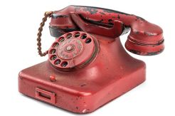 Telepon untuk Musnahkan Kaum Yahudi Laku Terjual