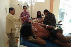 Suku Anak Dalam Dapat Pengobatan Gratis